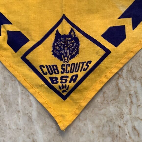 Vintage cub Scouts scarf - Picture 2 of 3